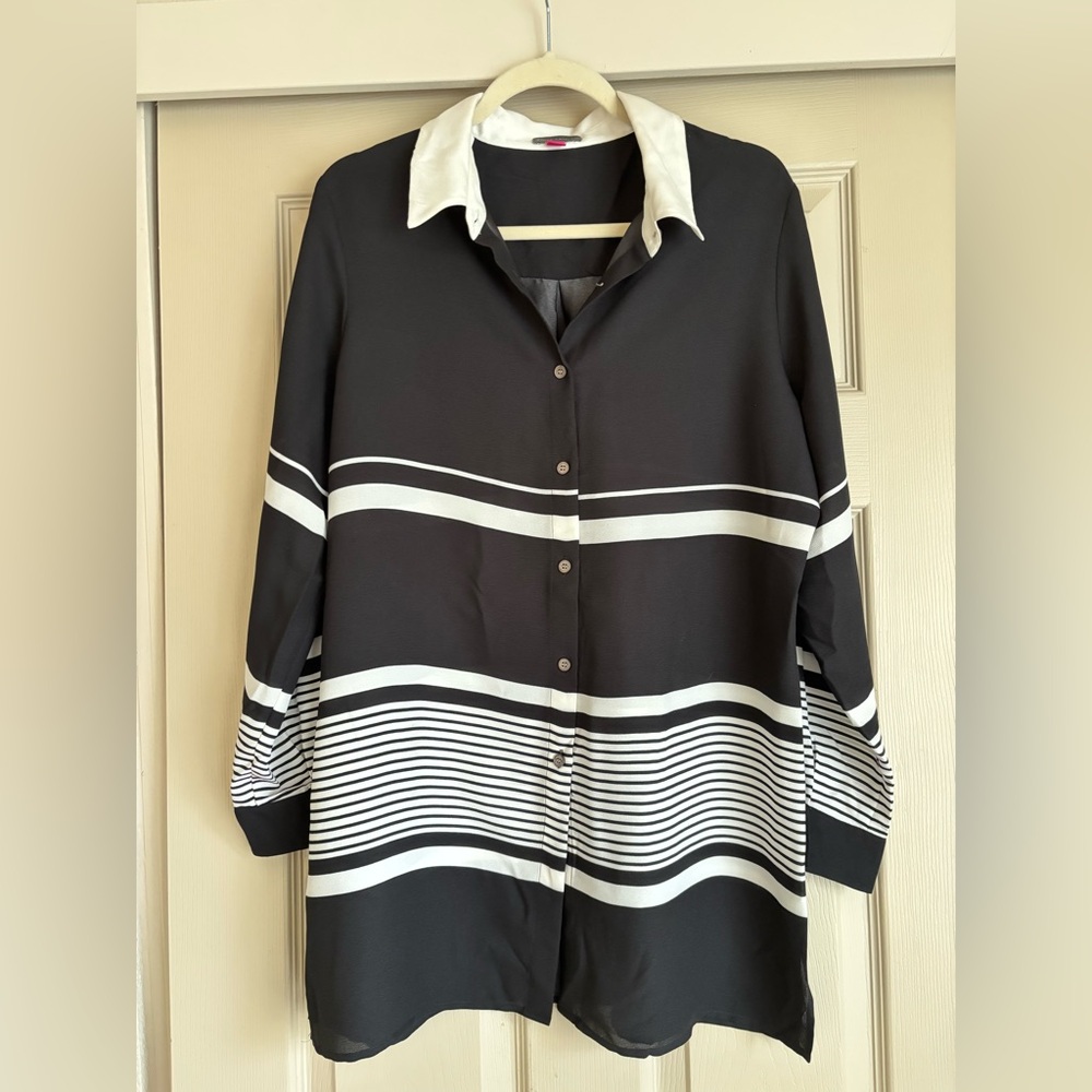 NWT Vince Camuto Chico's Black and White Striped Button-Up Blouse in M